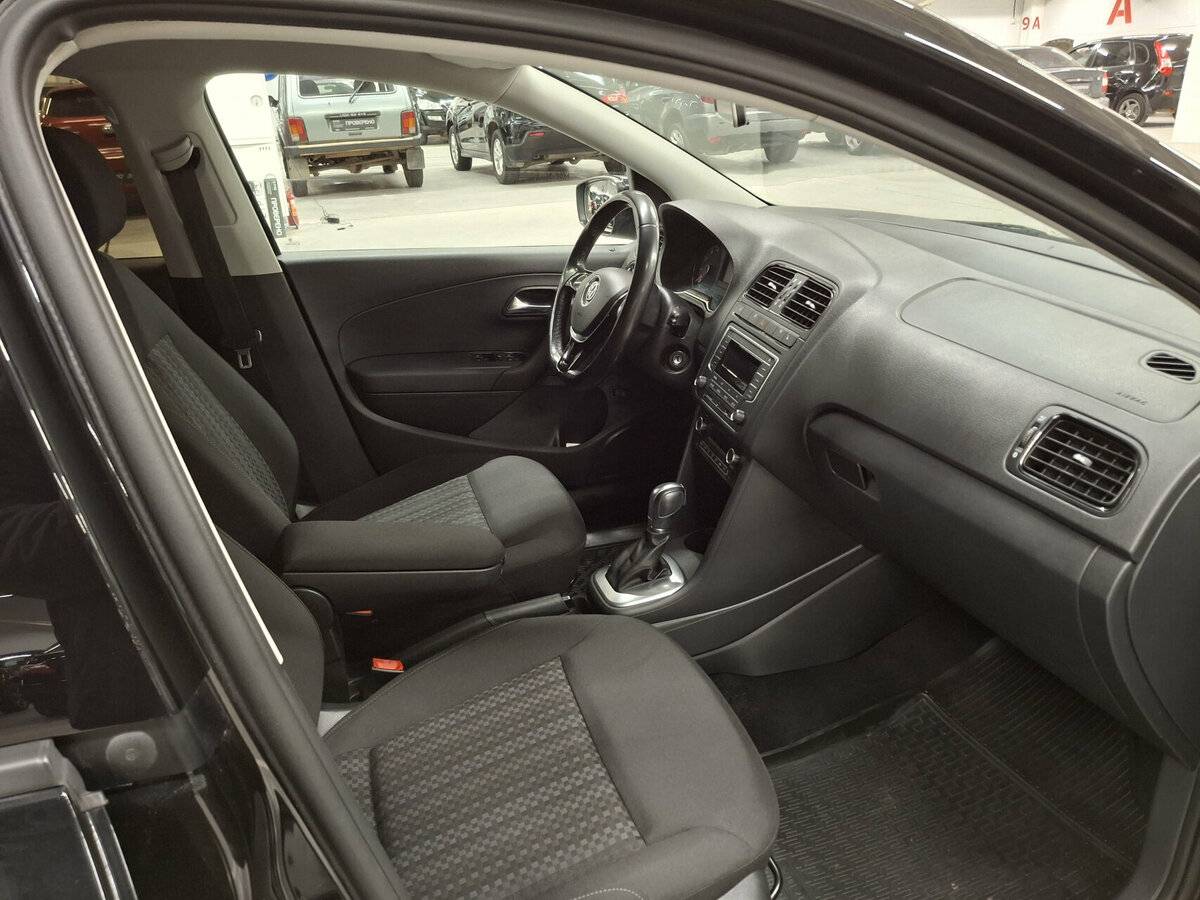 Купить Volkswagen Polo с пробегом. Фото: #10