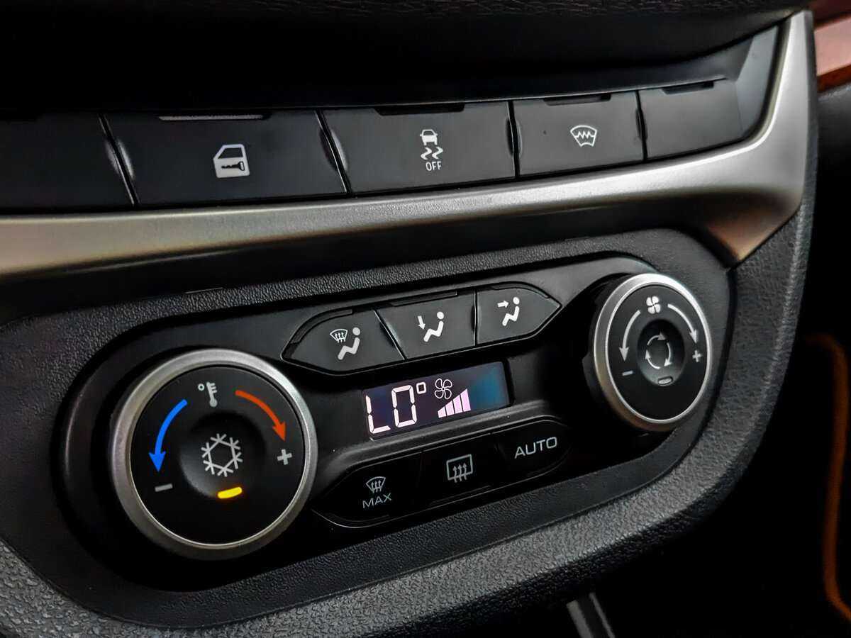 Купить Lada (ВАЗ) Vesta с пробегом. Фото: #21