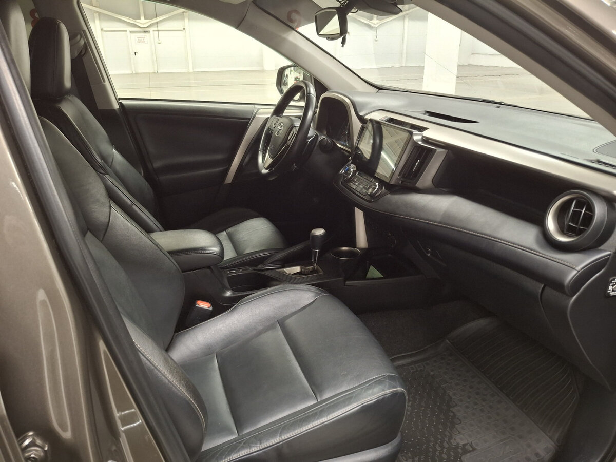 Купить Toyota RAV4 с пробегом. Фото: #10