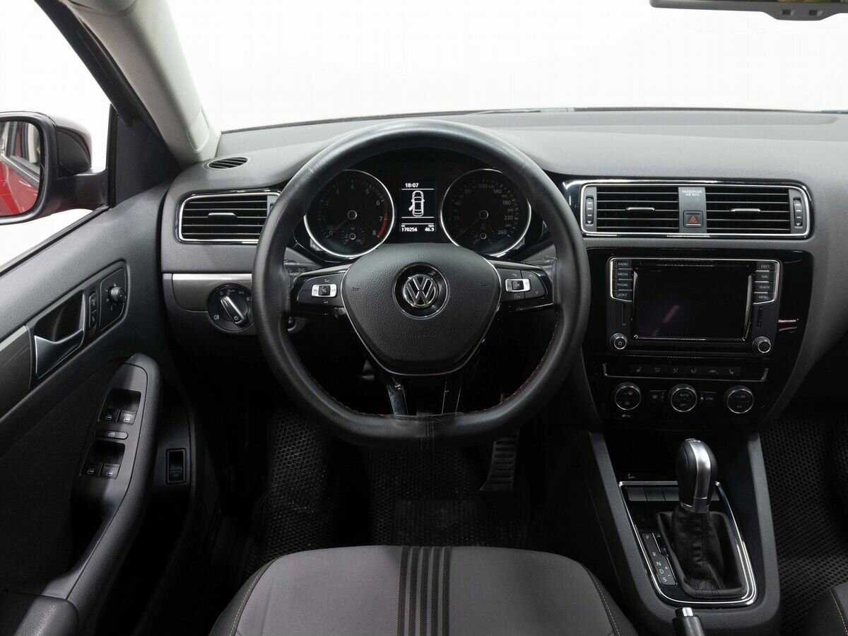 Купить Volkswagen Jetta с пробегом. Фото: #13