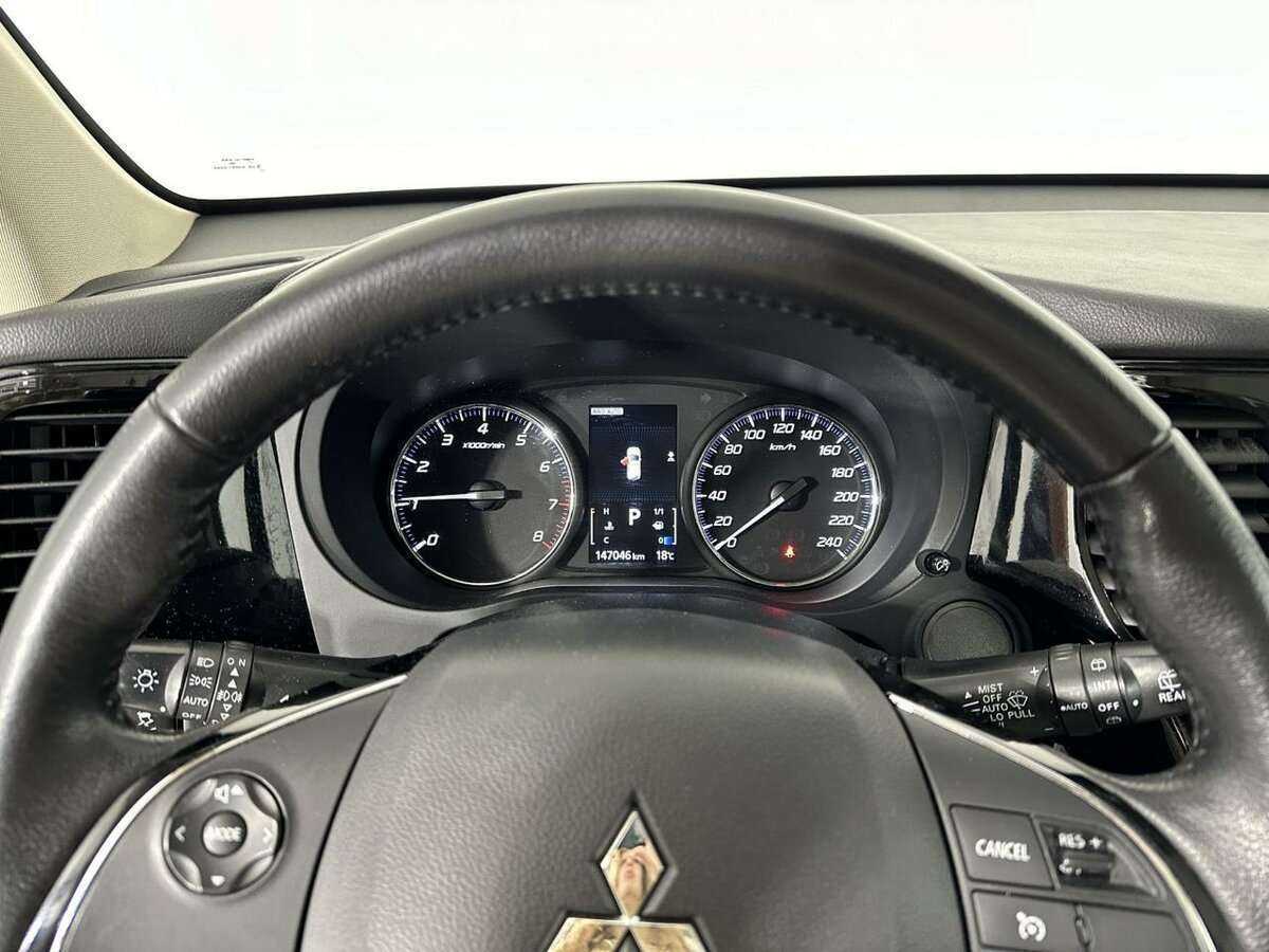 Купить Mitsubishi Outlander с пробегом. Фото: #10