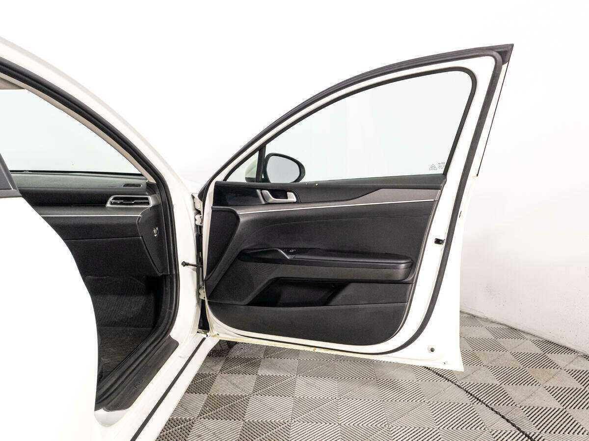 Купить Kia K5 с пробегом. Фото: #24