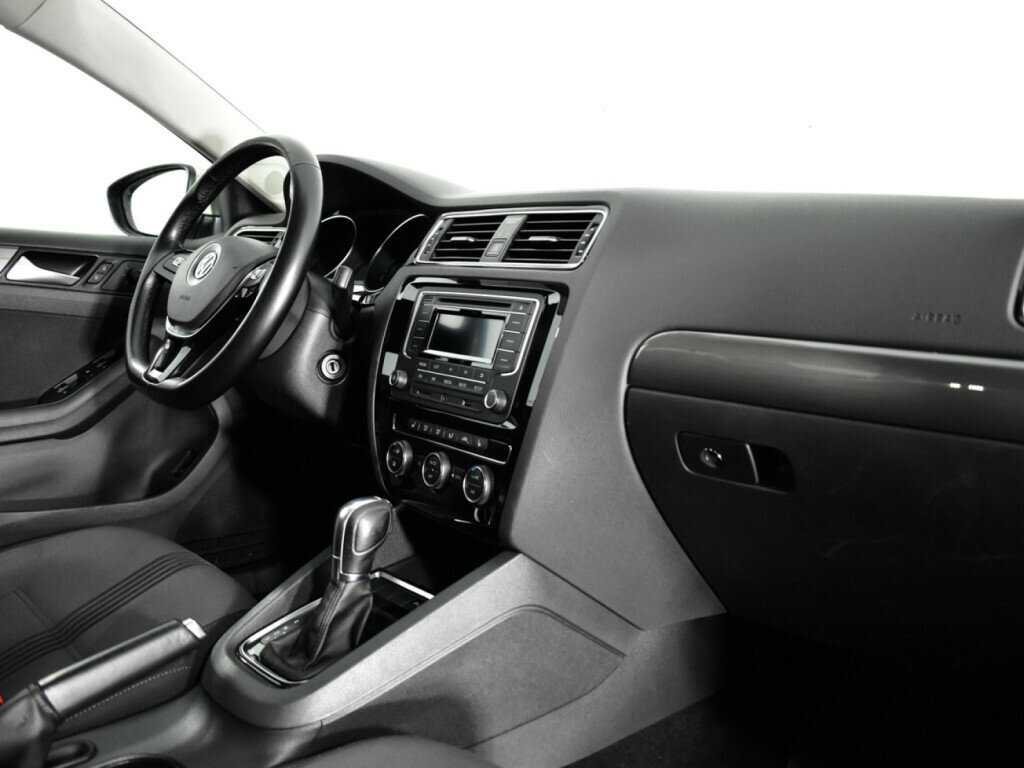 Купить Volkswagen Jetta с пробегом. Фото: #8