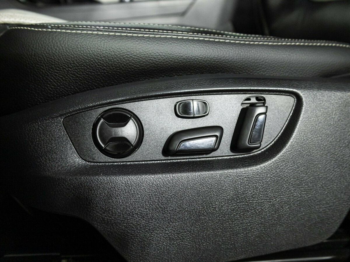 Купить Volkswagen Touareg с пробегом. Фото: #16