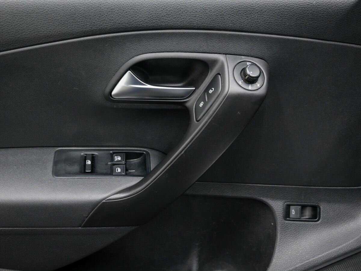 Купить Volkswagen Polo с пробегом. Фото: #12