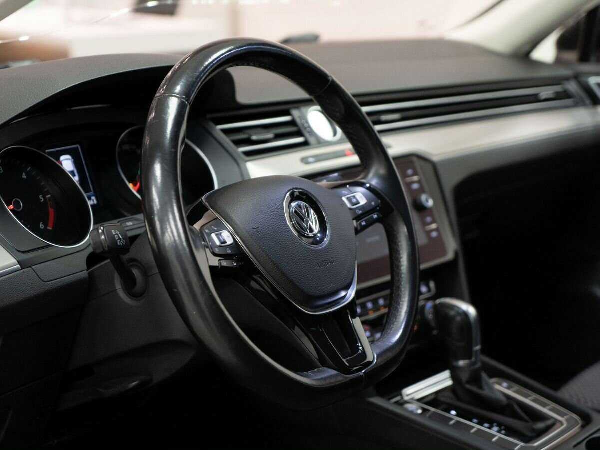 Купить Volkswagen Passat с пробегом. Фото: #4