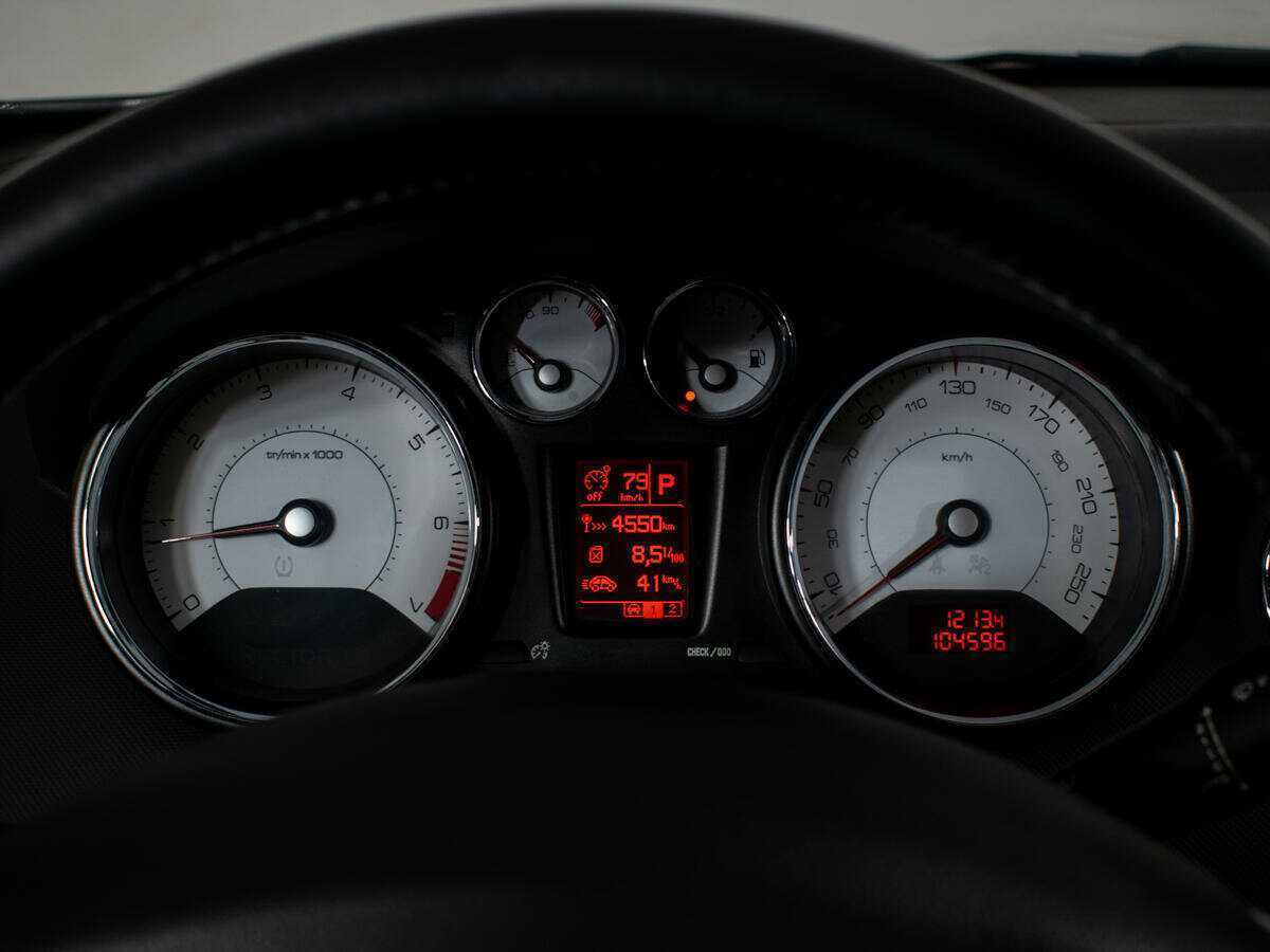 Купить Peugeot 408 с пробегом. Фото: #9