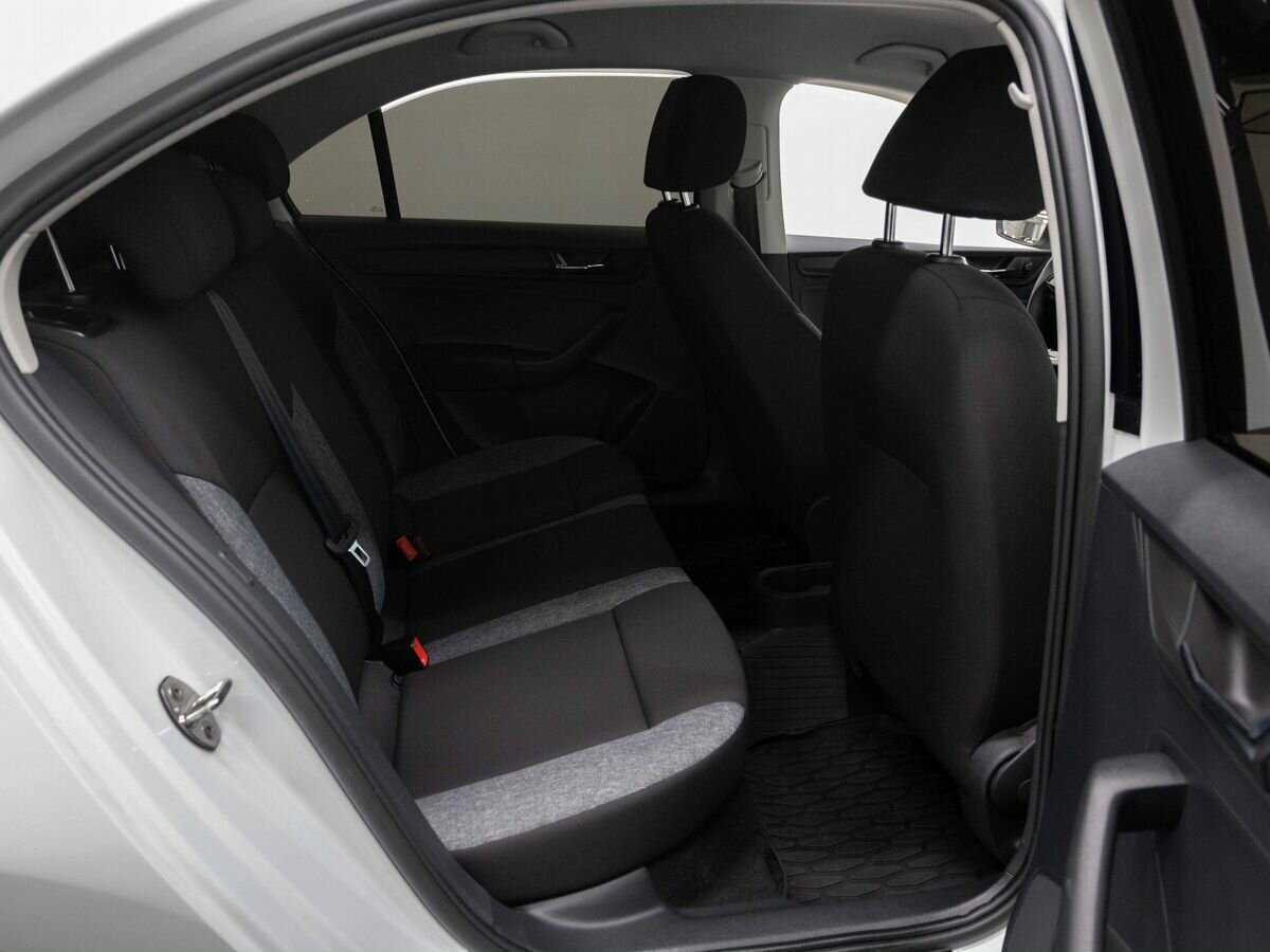 Купить Skoda Rapid с пробегом. Фото: #9
