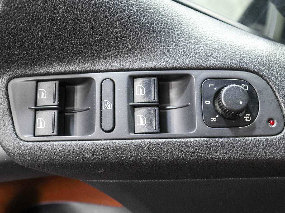 Купить Volkswagen Tiguan с пробегом. Фото: #12