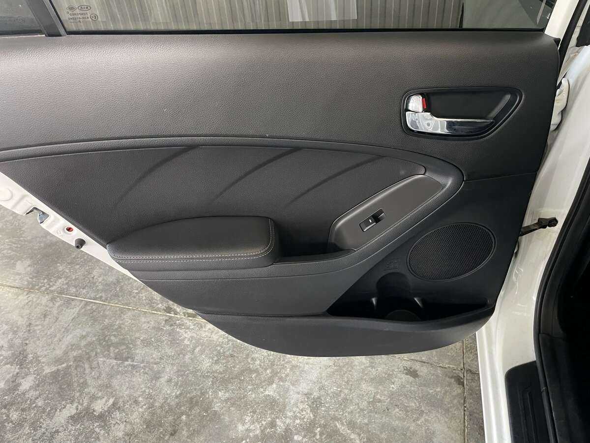 Купить Kia Cerato с пробегом. Фото: #17