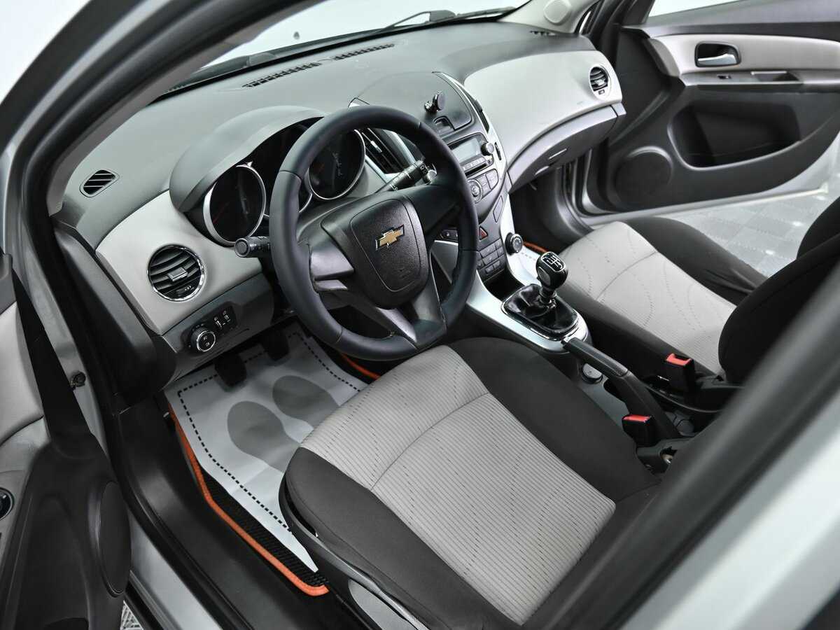 Купить Chevrolet Cruze с пробегом. Фото: #10
