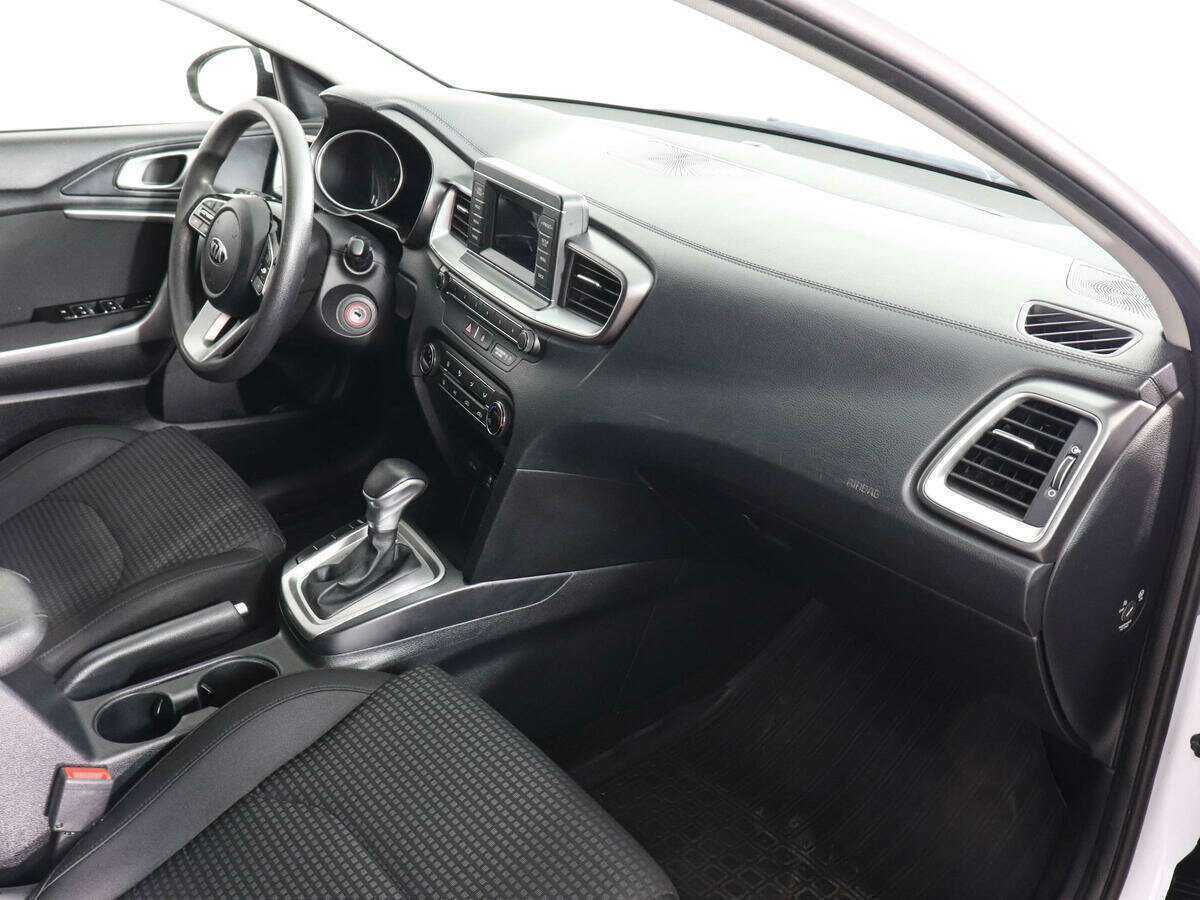 Купить Kia Ceed с пробегом. Фото: #9