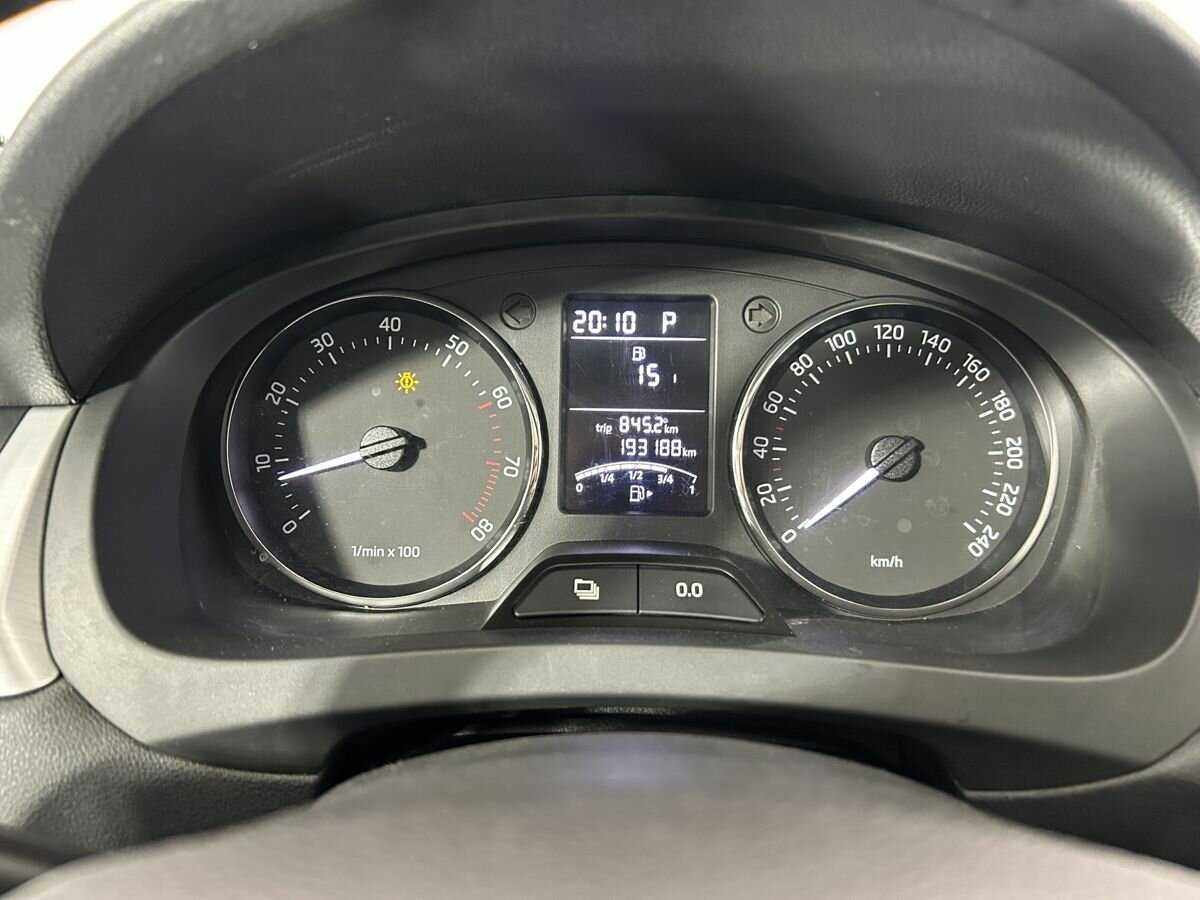 Купить Skoda Rapid с пробегом. Фото: #10