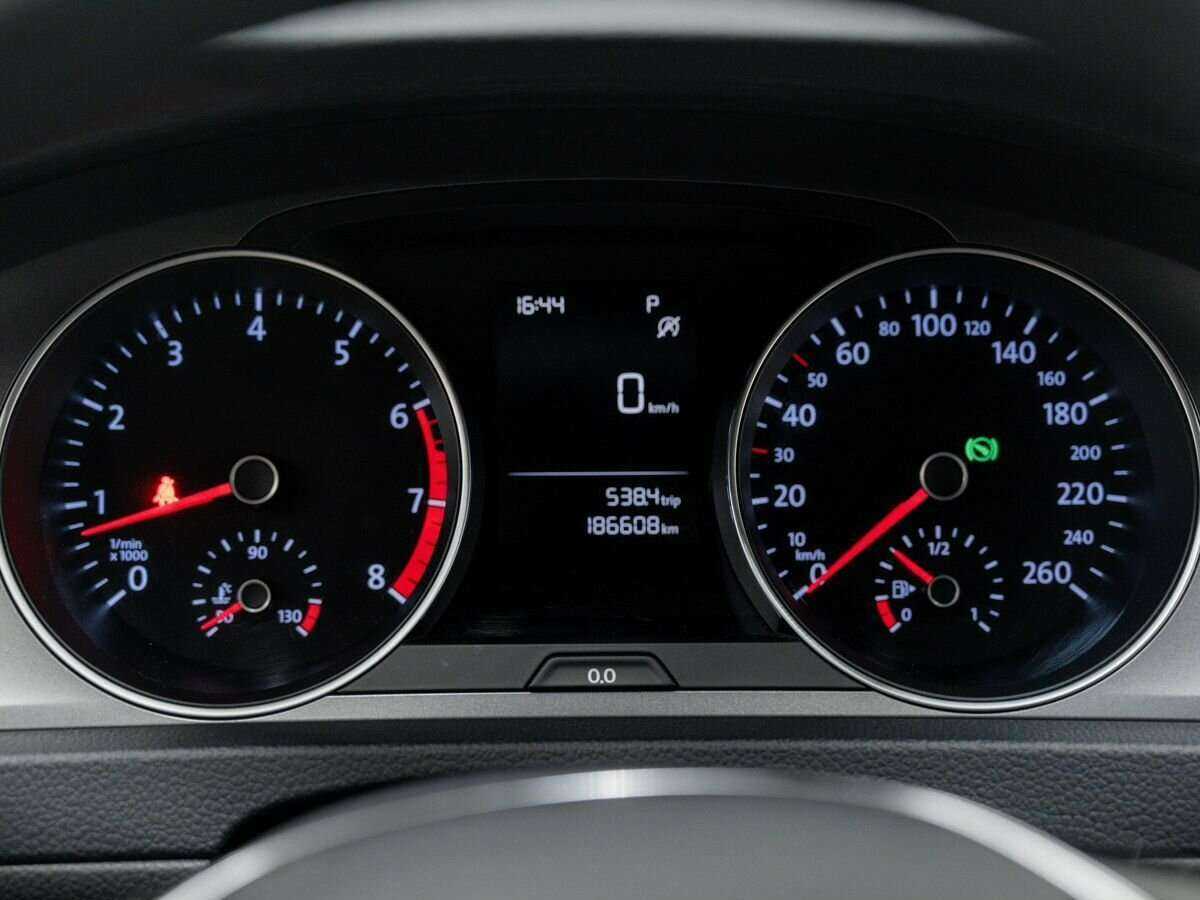 Купить Volkswagen Golf с пробегом. Фото: #22