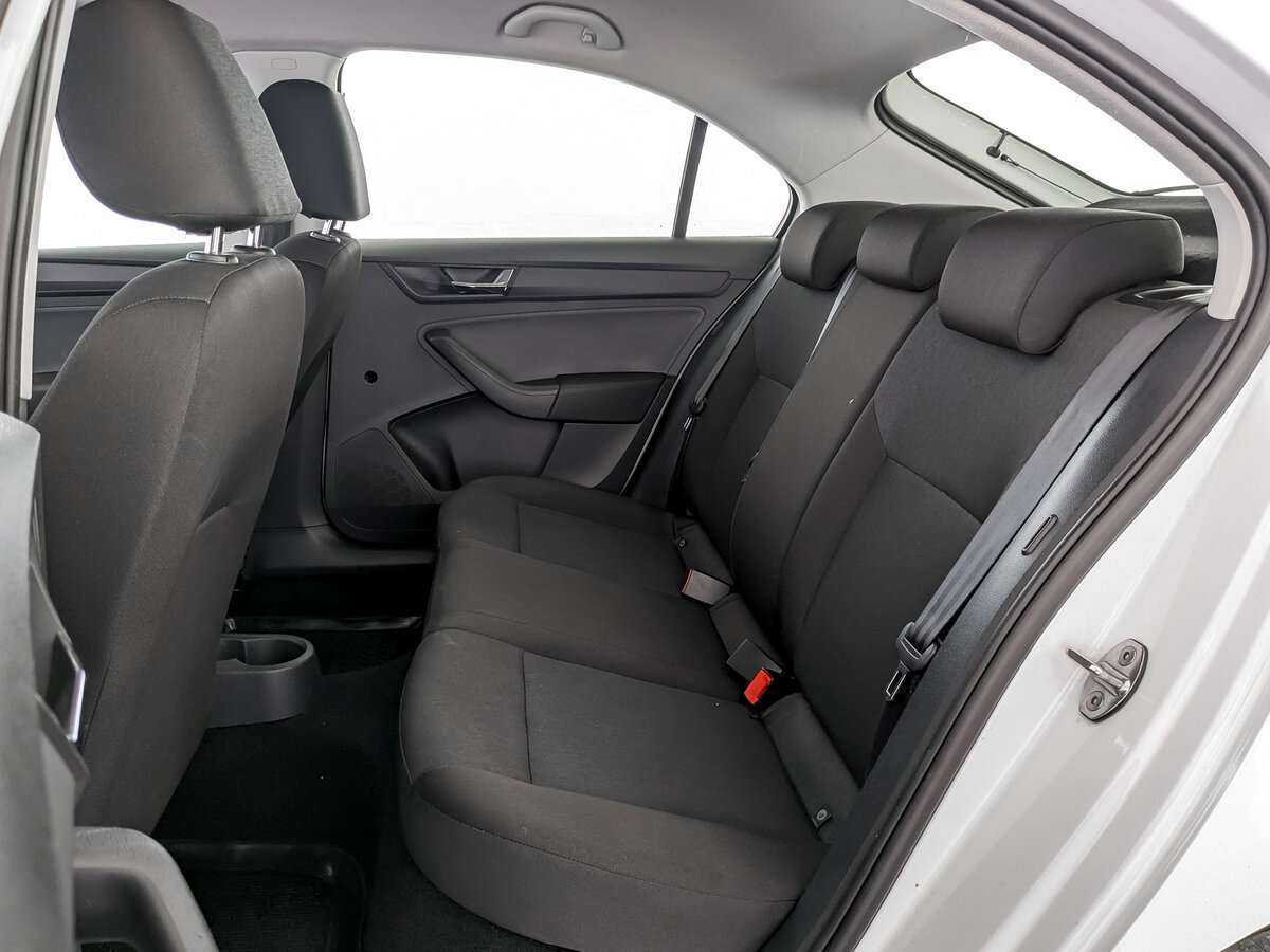 Купить Skoda Rapid с пробегом. Фото: #9