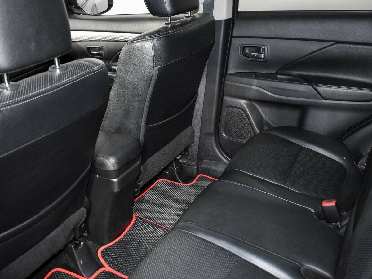 Купить Mitsubishi Outlander с пробегом. Фото: #10