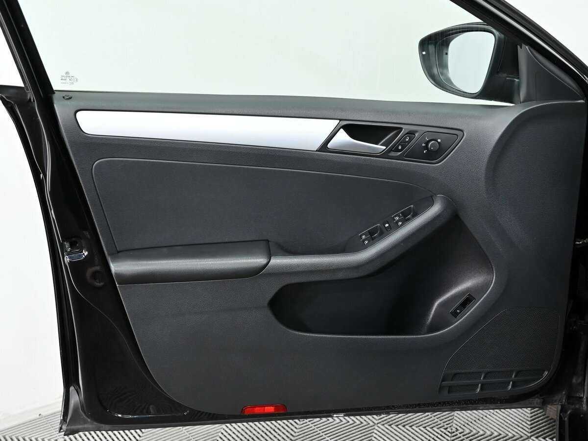 Купить Volkswagen Jetta с пробегом. Фото: #8