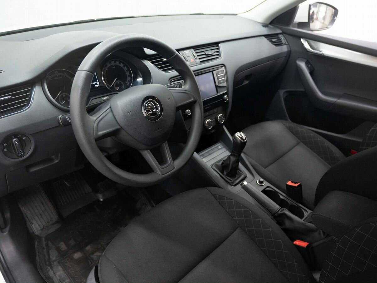 Купить Skoda Octavia с пробегом. Фото: #6