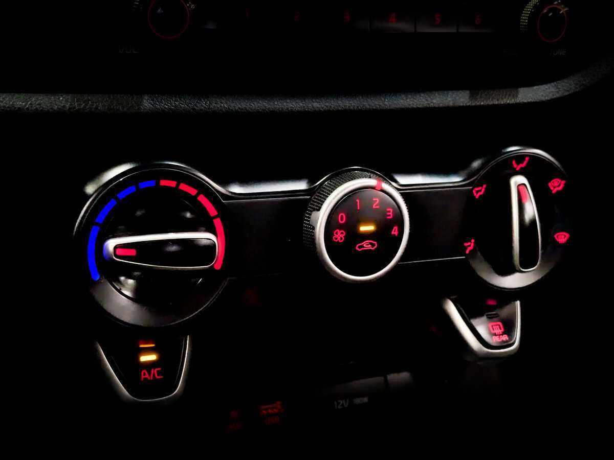 Купить Kia Rio с пробегом. Фото: #22