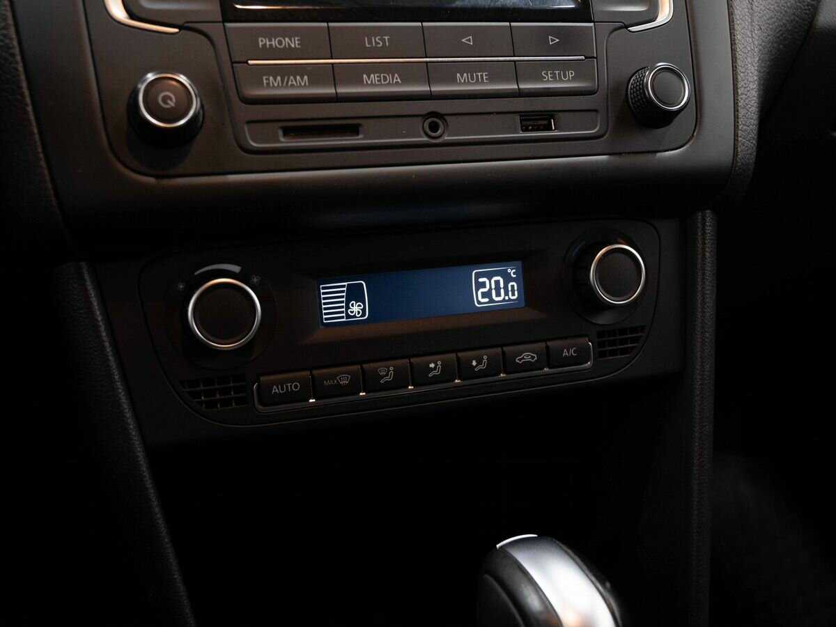 Купить Volkswagen Polo с пробегом. Фото: #19