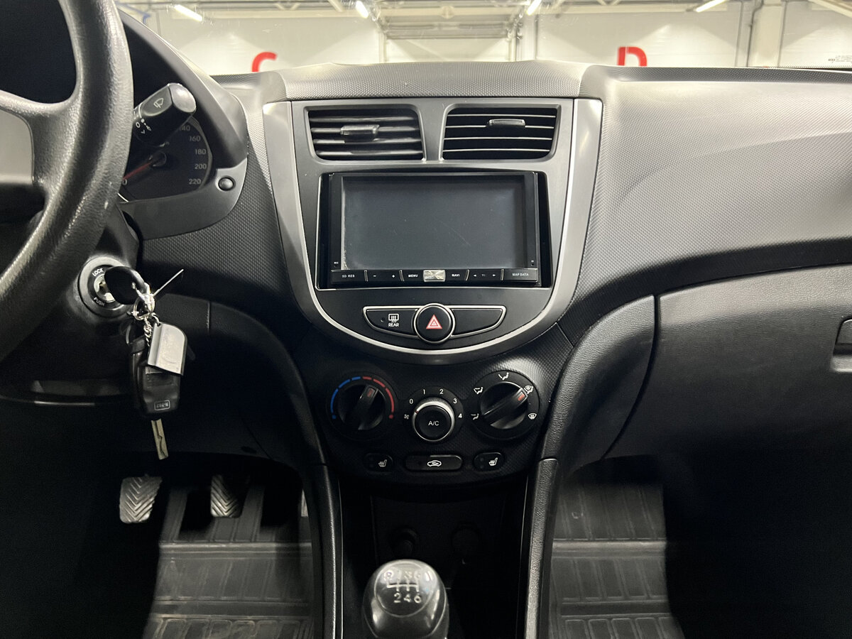 Купить Hyundai Solaris с пробегом. Фото: #14