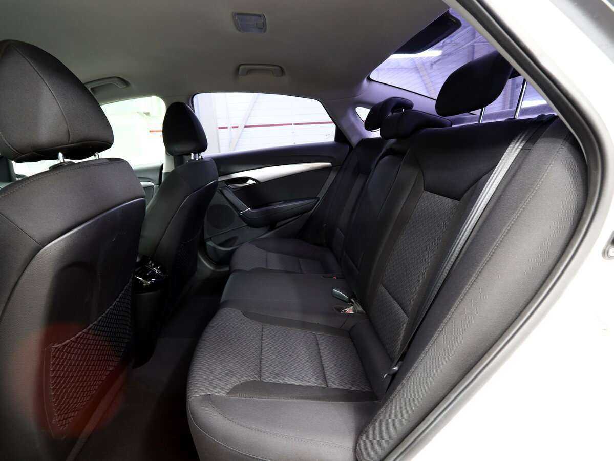 Купить Hyundai i40 с пробегом. Фото: #9