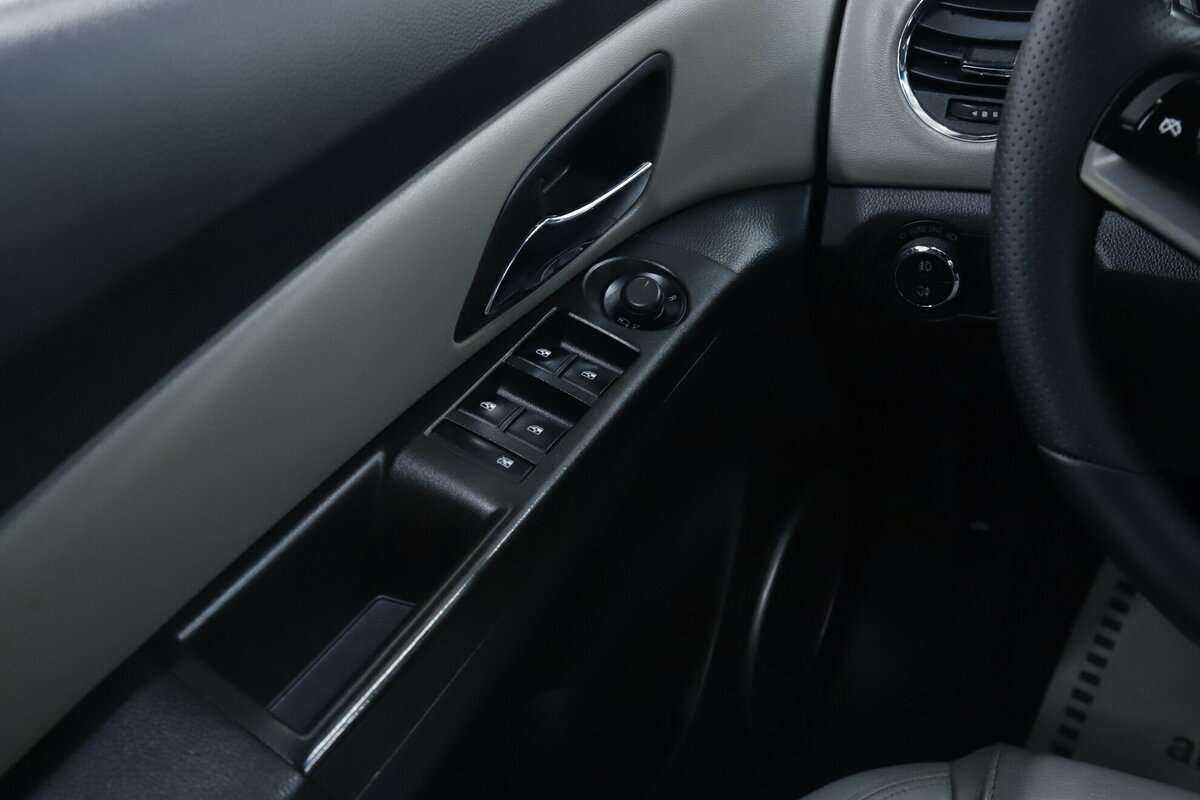 Купить Chevrolet Cruze с пробегом. Фото: #9