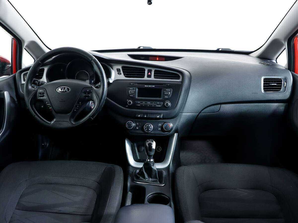 Купить Kia Ceed с пробегом. Фото: #9