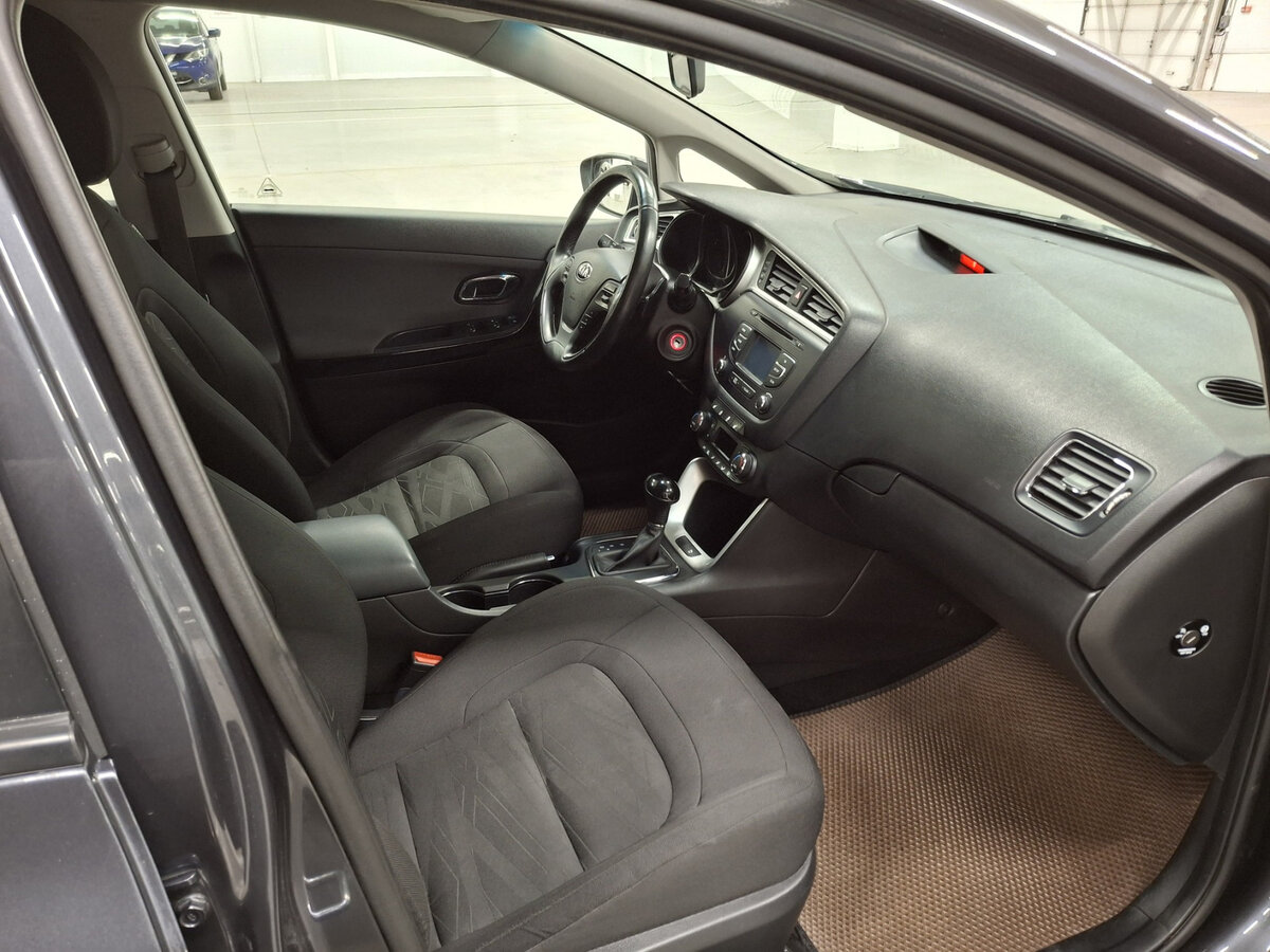 Купить Kia Ceed с пробегом. Фото: #10