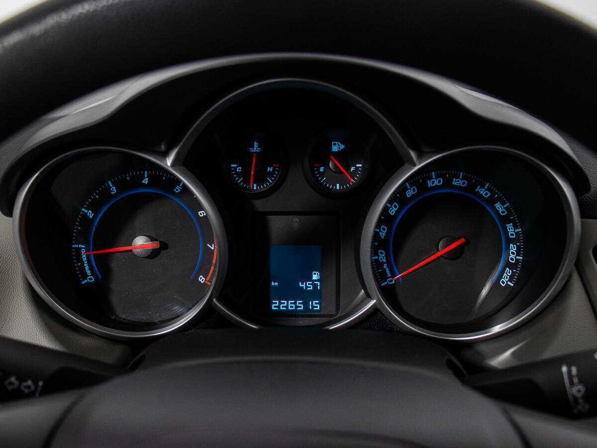 Купить Chevrolet Cruze с пробегом. Фото: #9