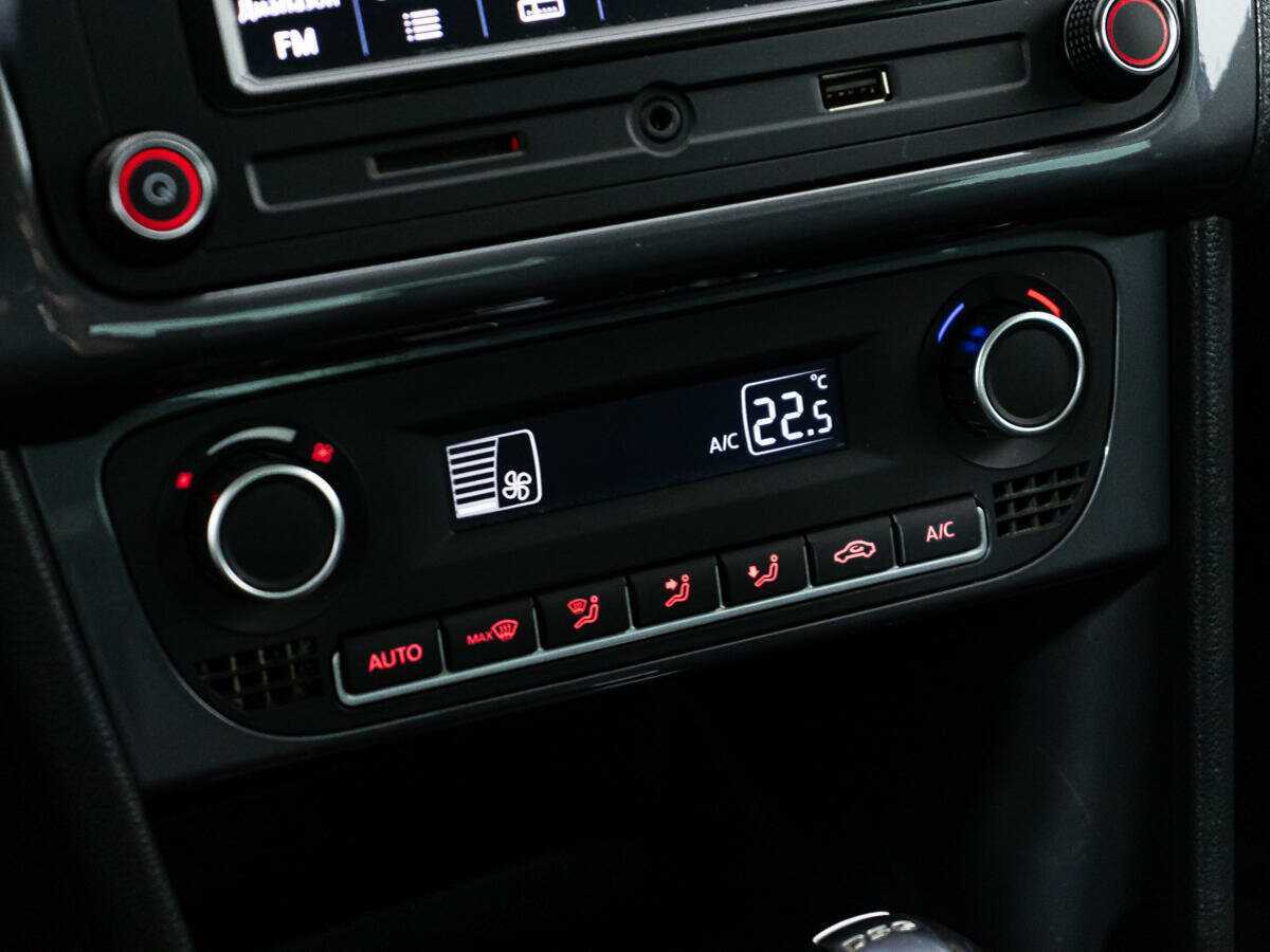 Купить Volkswagen Polo с пробегом. Фото: #15