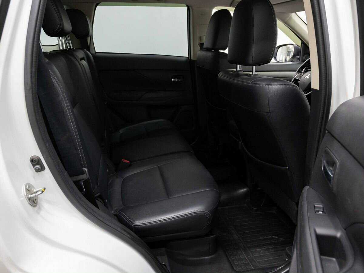 Купить Mitsubishi Outlander с пробегом. Фото: #11