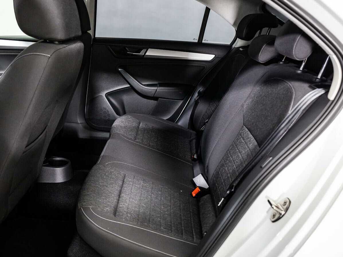 Купить Skoda Rapid с пробегом. Фото: #9