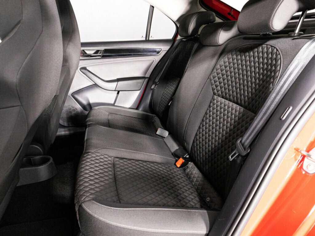 Купить Skoda Rapid с пробегом. Фото: #9