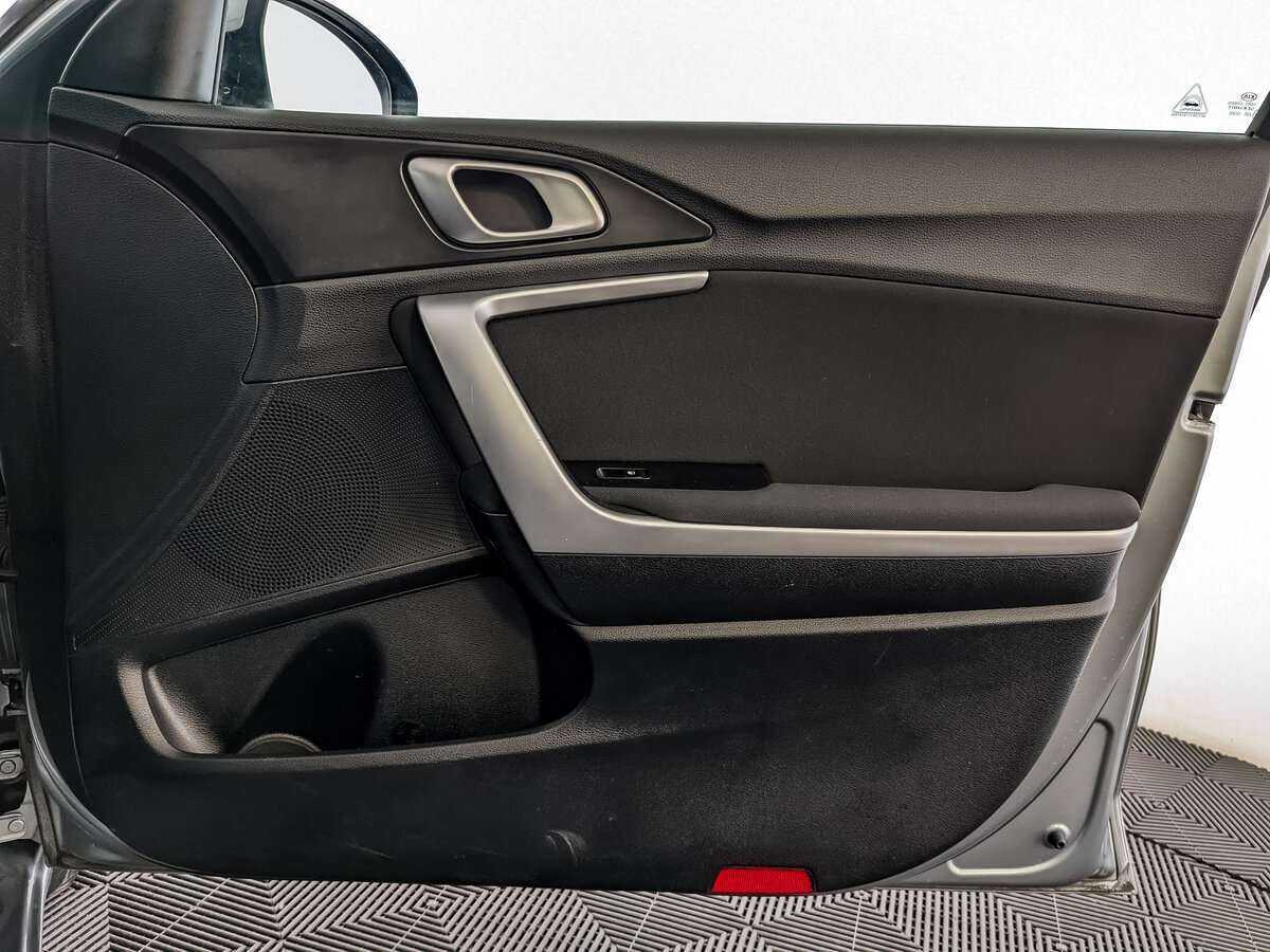 Купить Kia Ceed с пробегом. Фото: #19