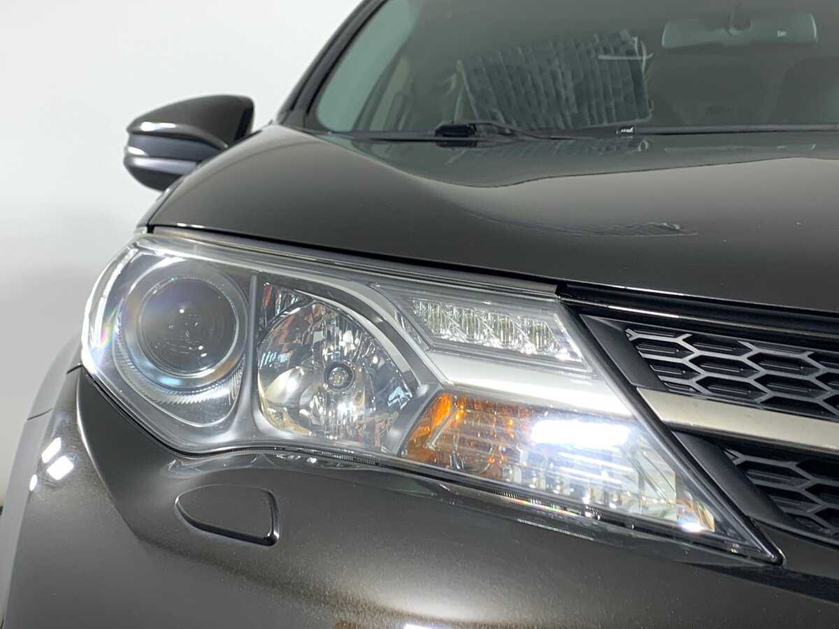 Купить Toyota RAV4 с пробегом. Фото: #9