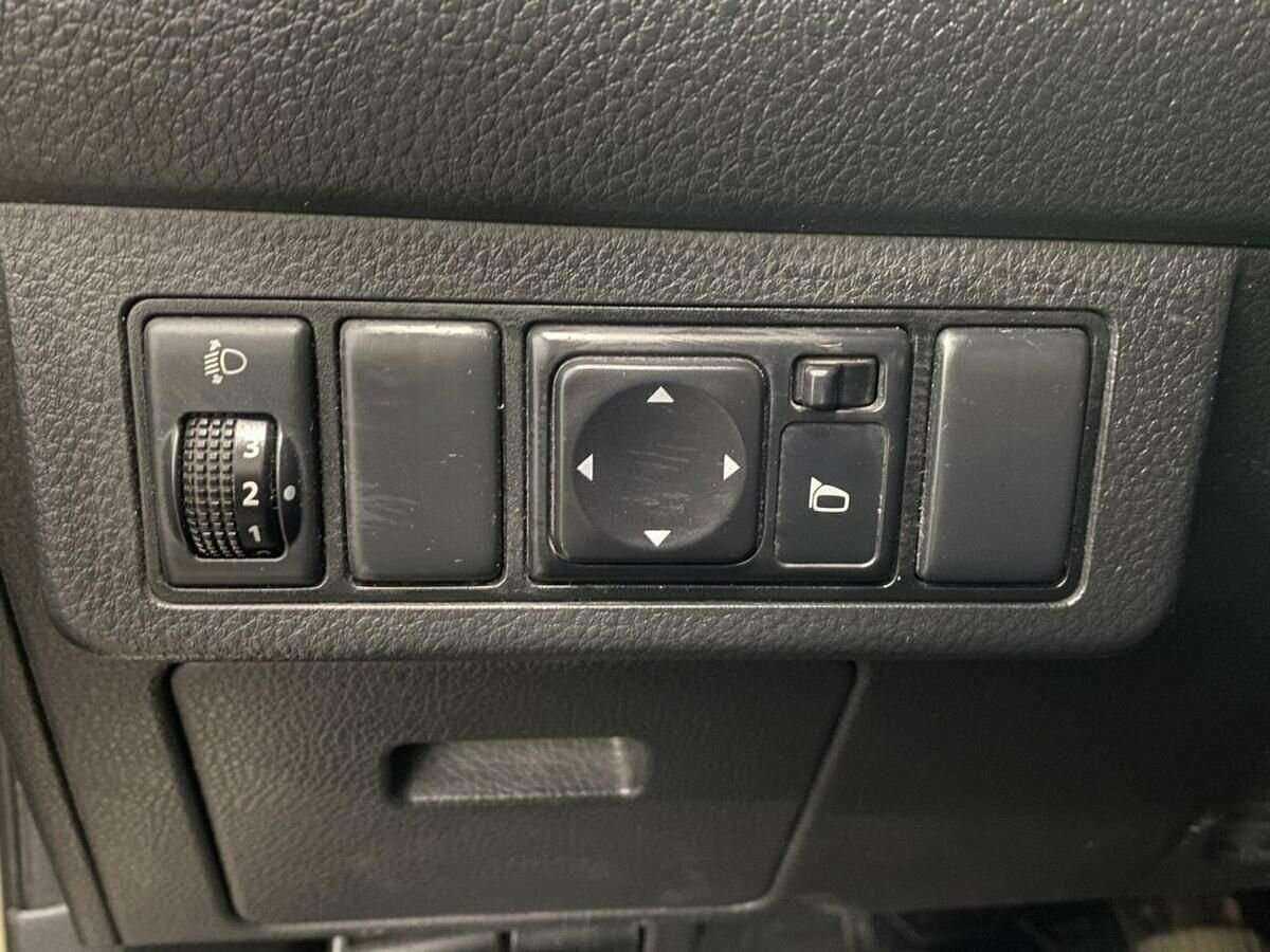 Купить Nissan Tiida с пробегом. Фото: #14