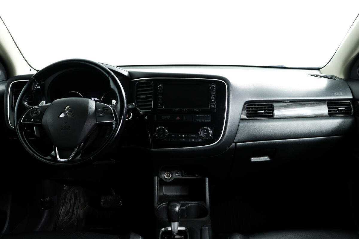 Купить Mitsubishi Outlander с пробегом. Фото: #10