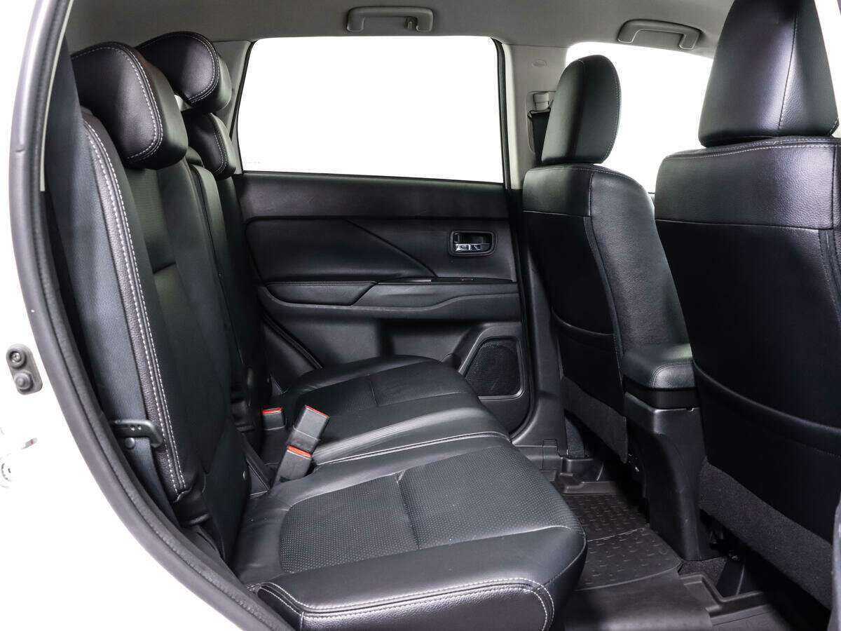 Купить Mitsubishi Outlander с пробегом. Фото: #8