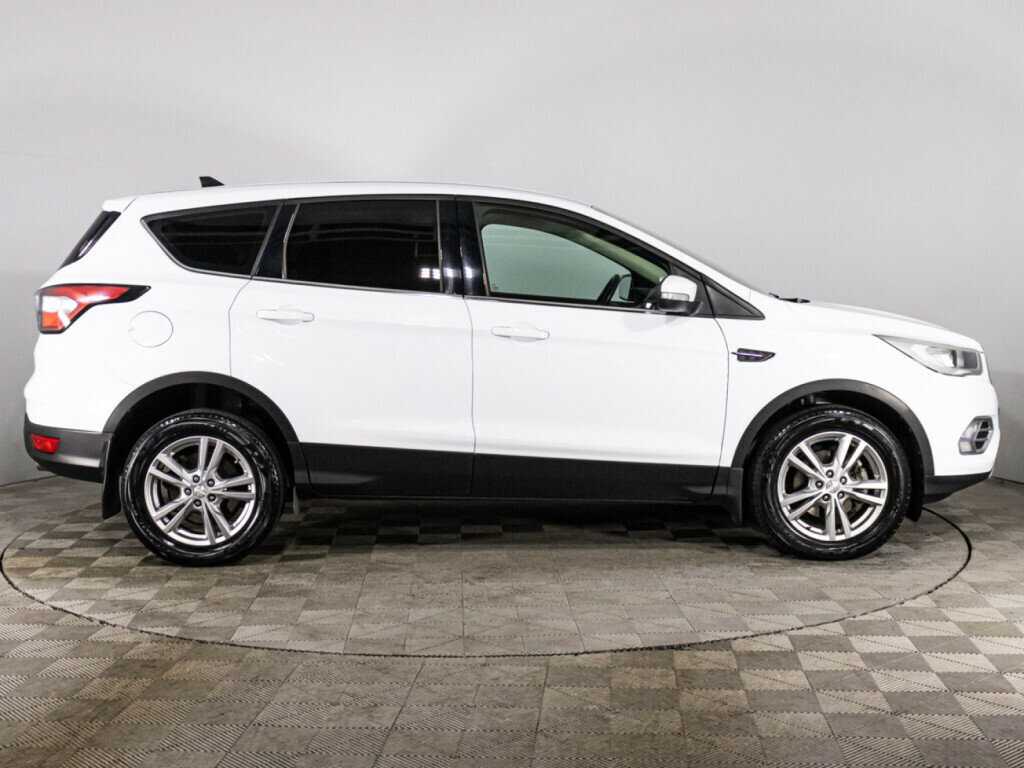 Купить Ford Kuga с пробегом. Фото: #3