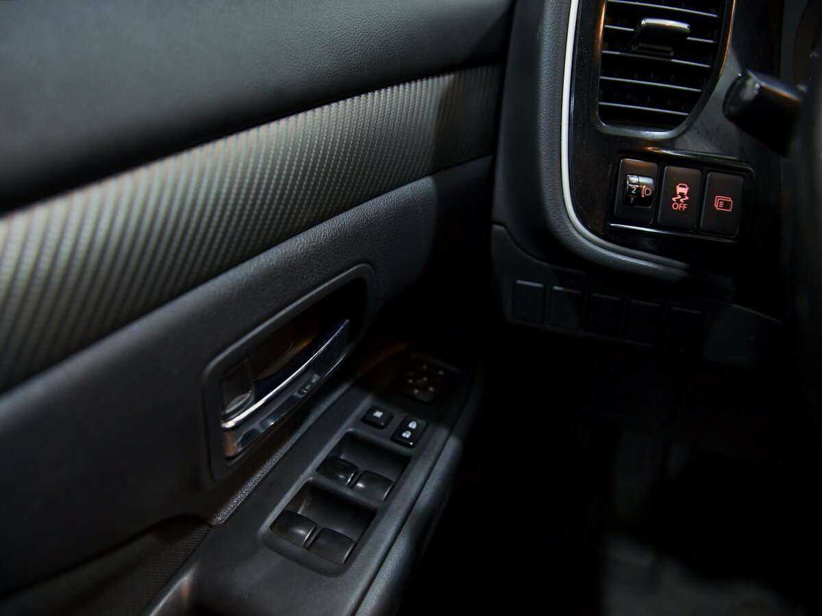 Купить Mitsubishi Outlander с пробегом. Фото: #9
