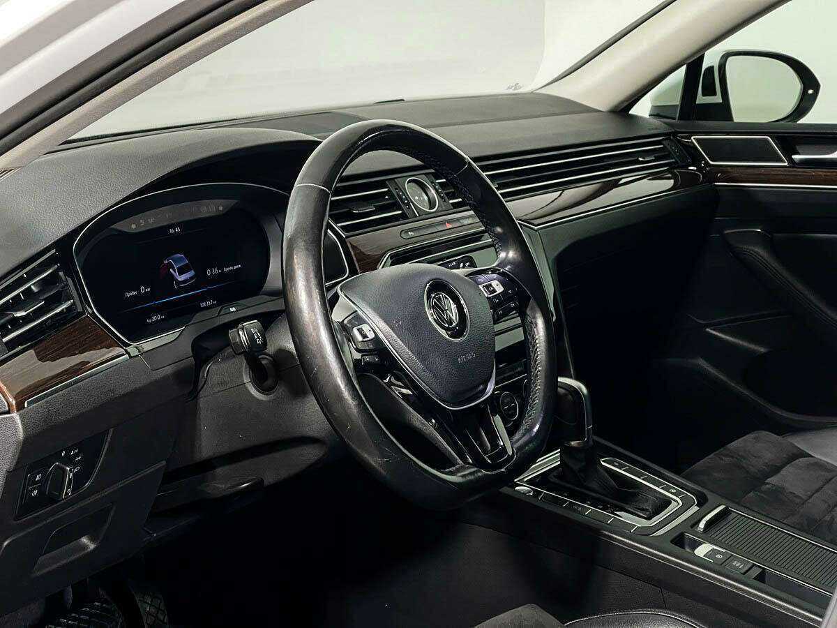 Купить Volkswagen Passat с пробегом. Фото: #12