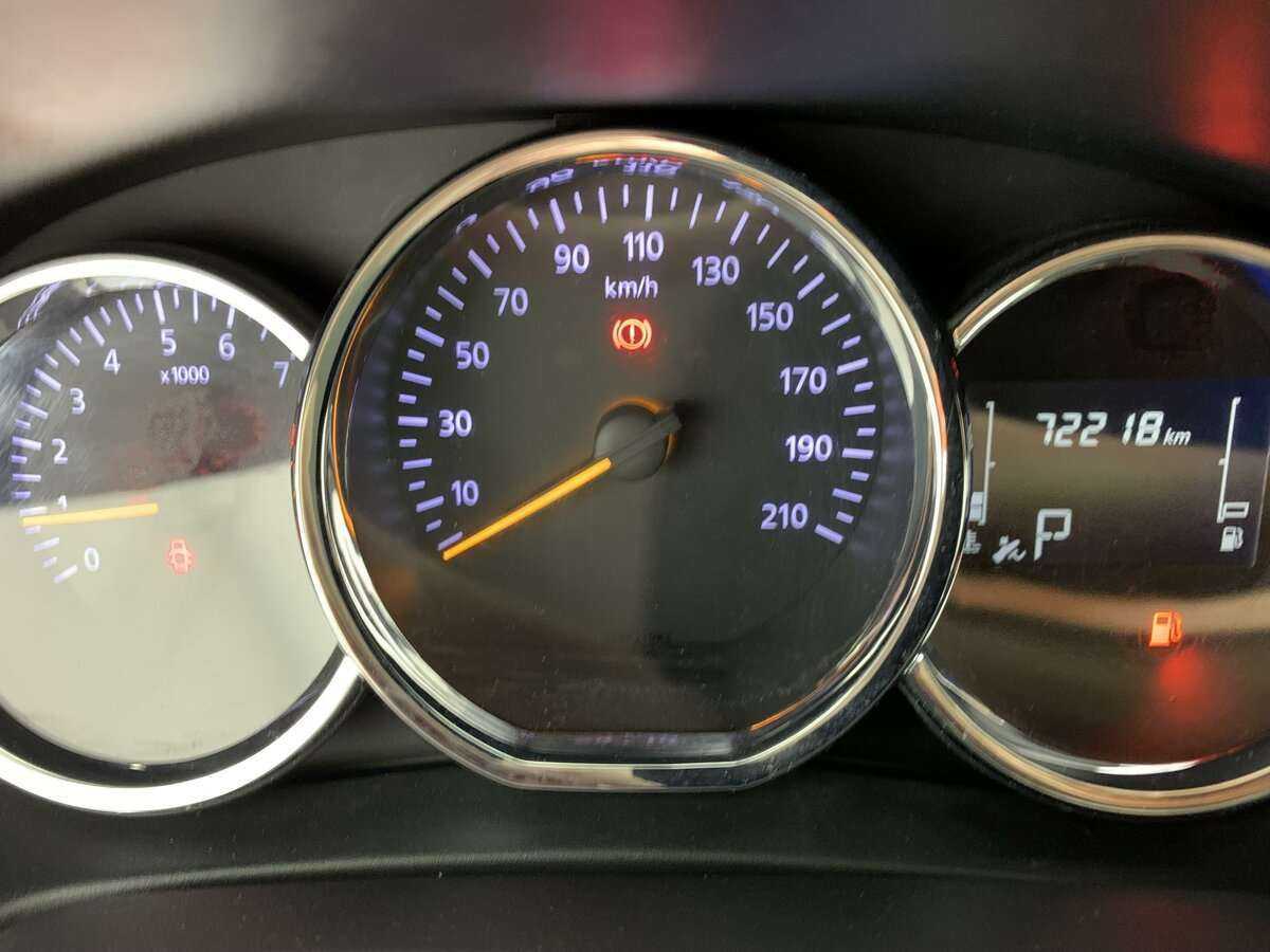 Купить Renault Sandero с пробегом. Фото: #10