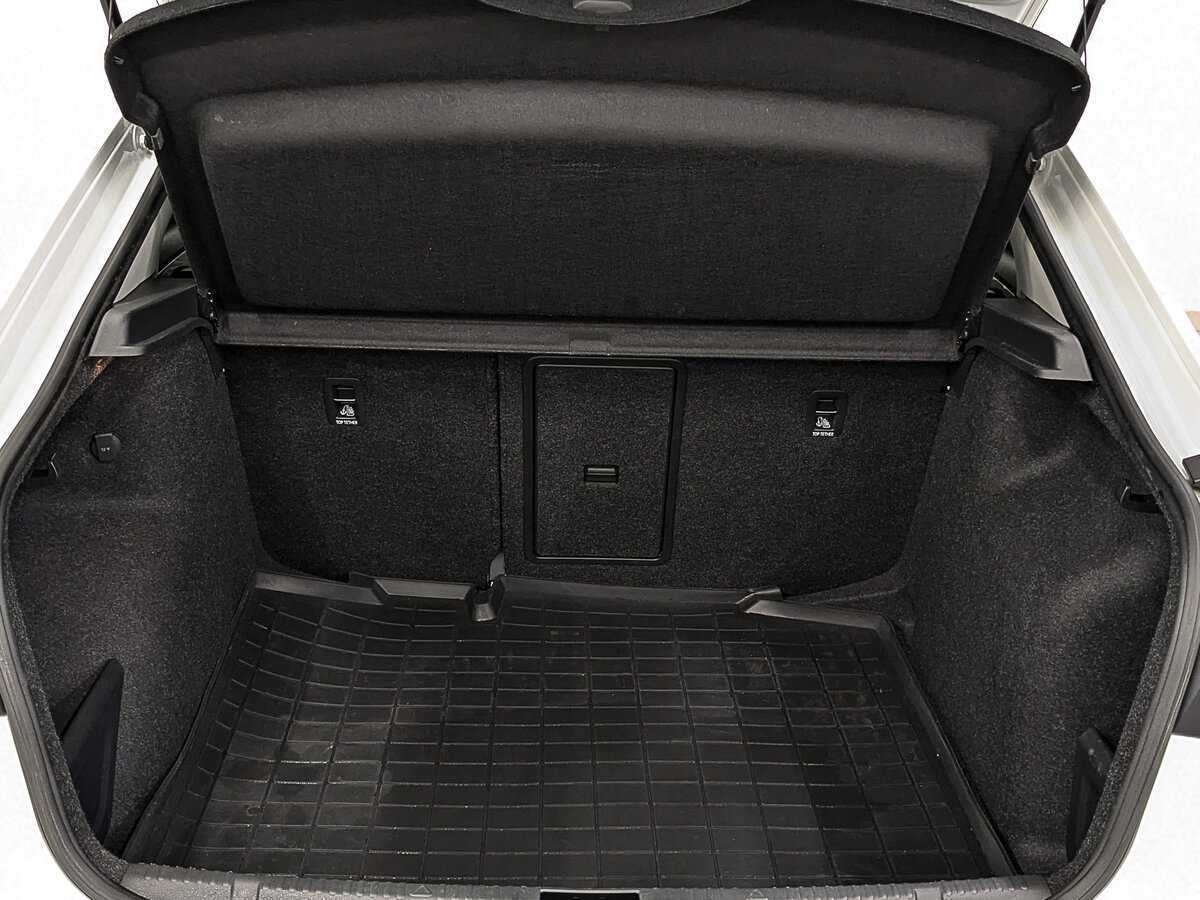 Купить Volkswagen Polo с пробегом. Фото: #9