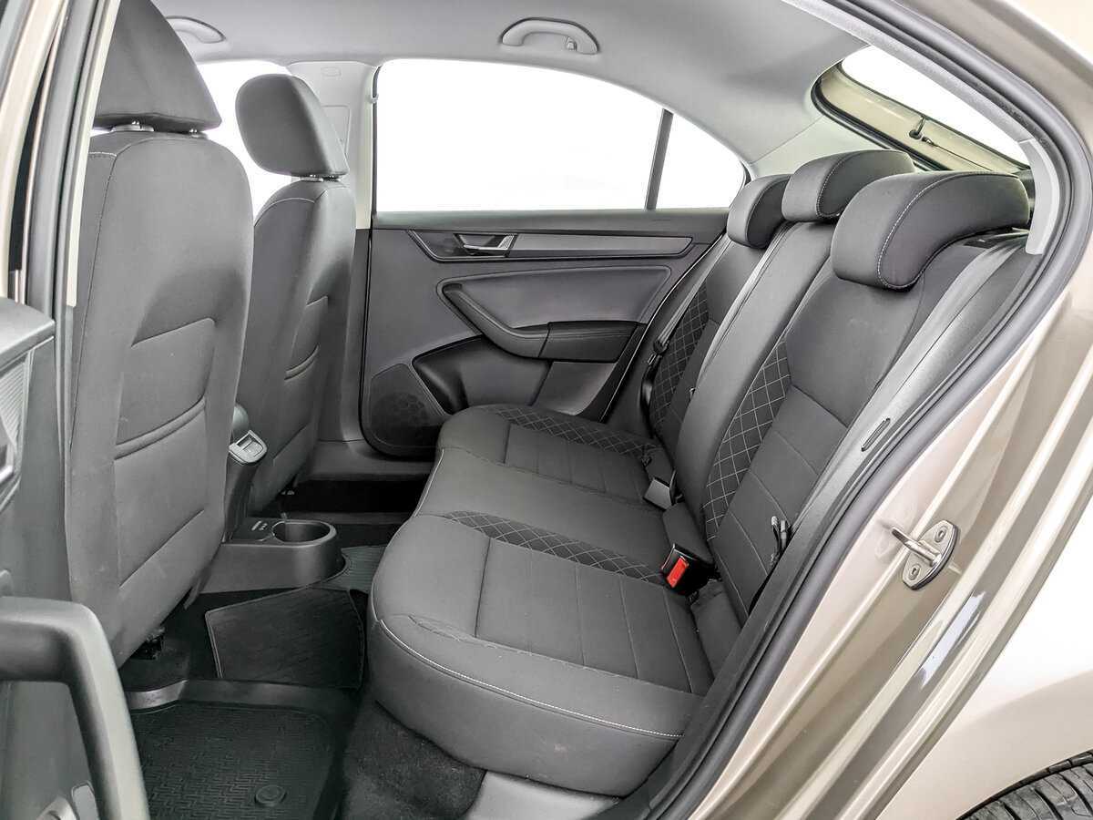Купить Skoda Rapid с пробегом. Фото: #9