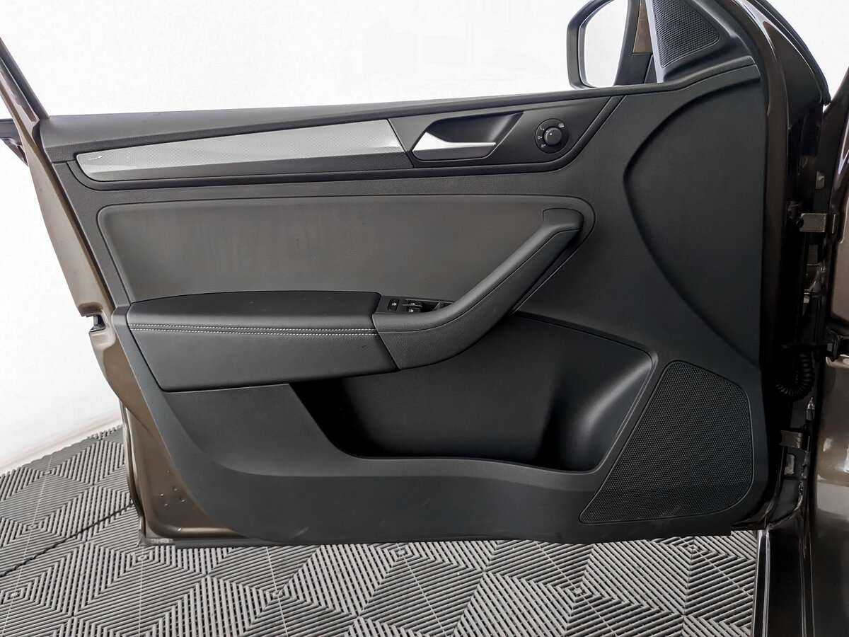 Купить Volkswagen Polo с пробегом. Фото: #14