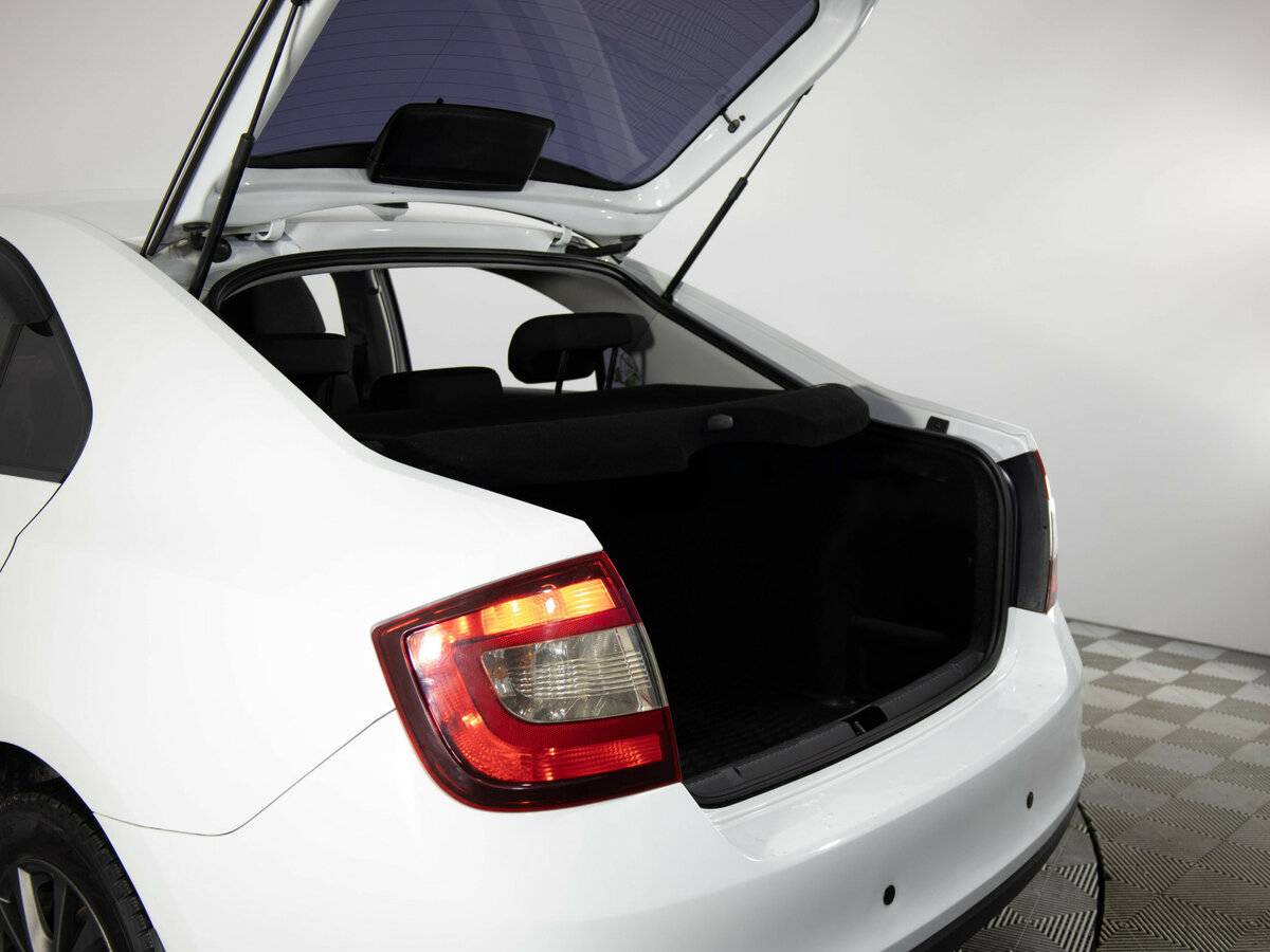 Купить Skoda Rapid с пробегом. Фото: #17
