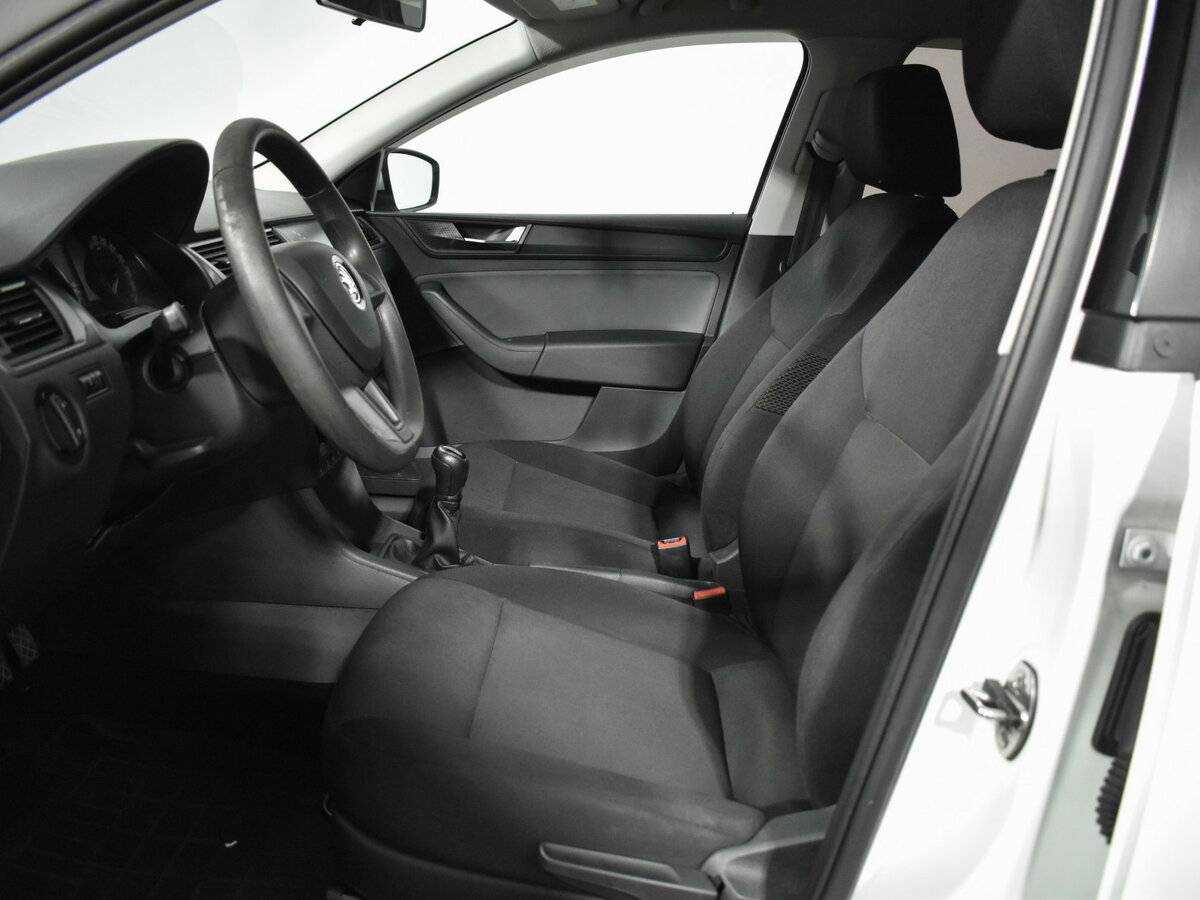 Купить Skoda Rapid с пробегом. Фото: #7