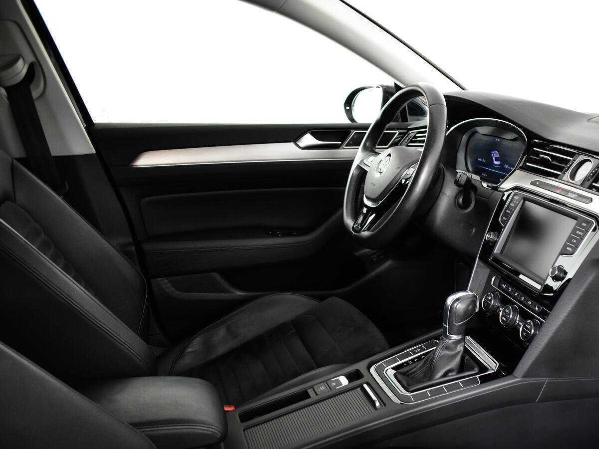 Купить Volkswagen Passat с пробегом. Фото: #8
