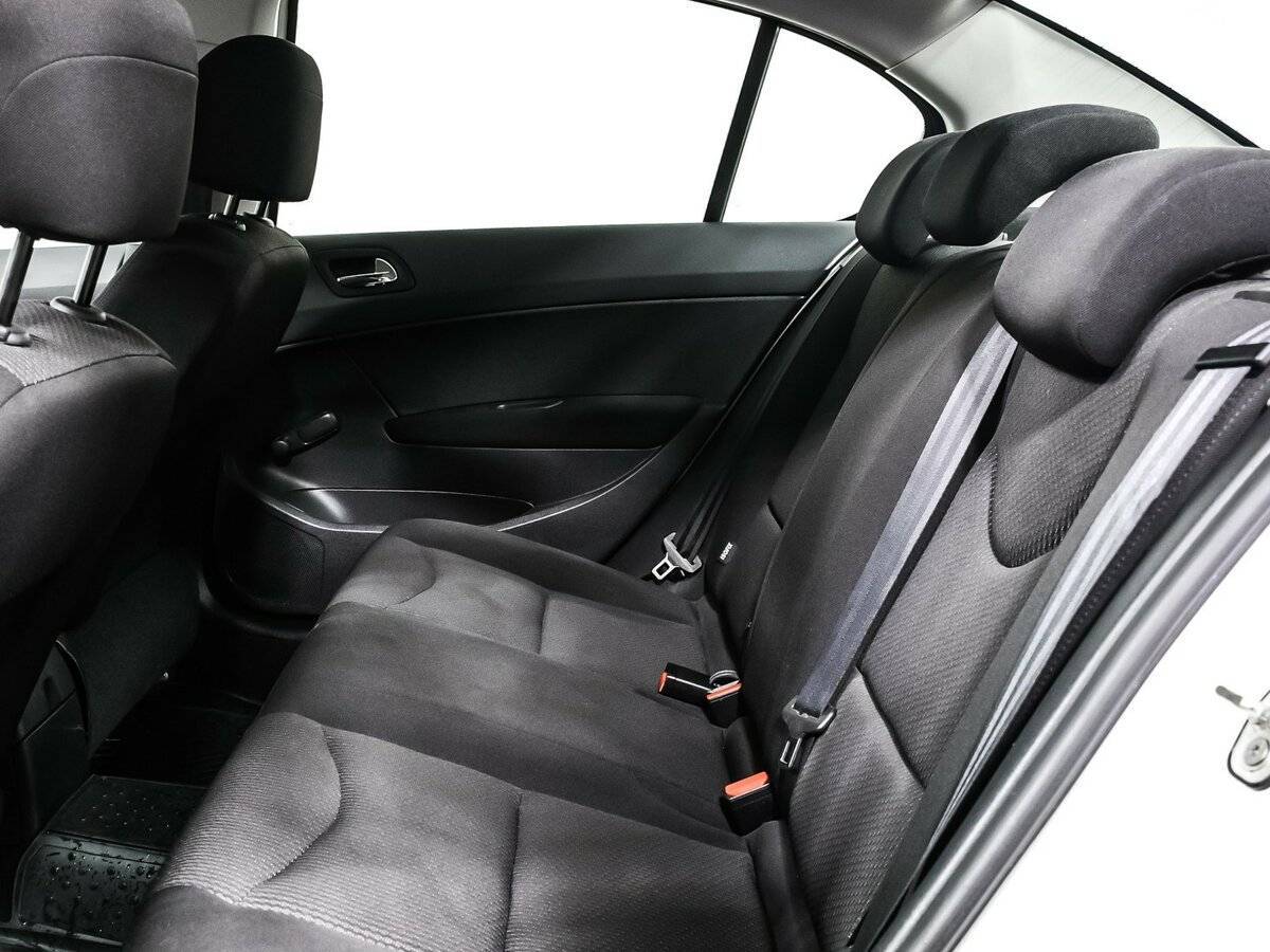 Купить Peugeot 408 с пробегом. Фото: #12